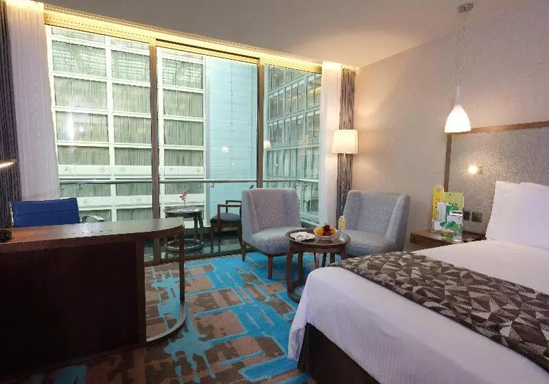 اتاق استاندارد با چشم‌انداز استخر, Holiday Inn Kuwait Al Thuraya City, An Ihg