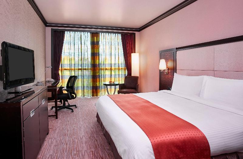 اتاق استاندارد با چشم‌انداز استخر, Holiday Inn Kuwait Al Thuraya City, An Ihg