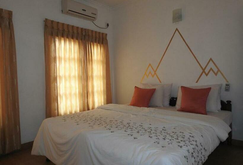 Deluxe Rum, Paradise Inn