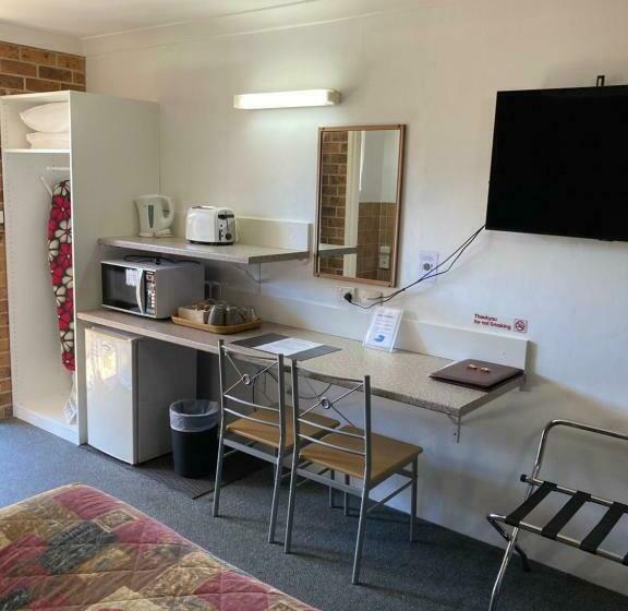 家庭间, Golden Grain Motor Inn