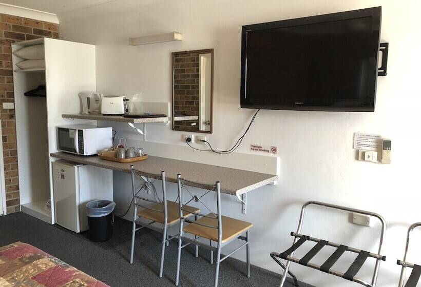 חדר משפחתי, Golden Grain Motor Inn