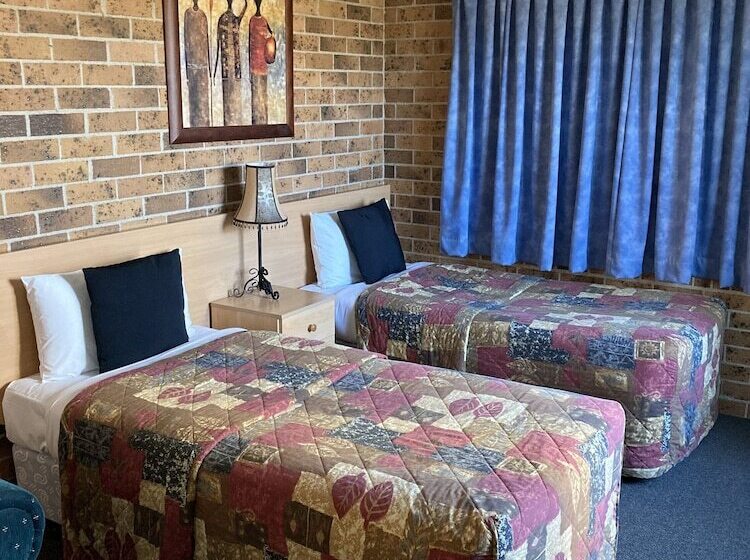 חדר משפחתי, Golden Grain Motor Inn
