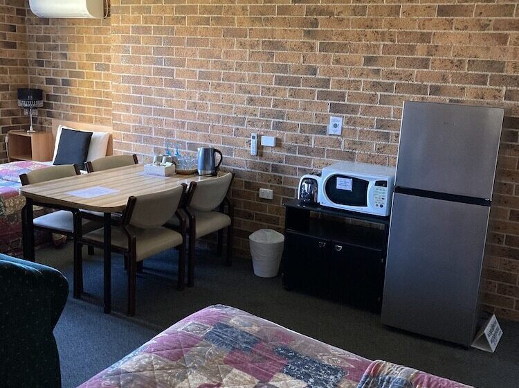 家庭间, Golden Grain Motor Inn