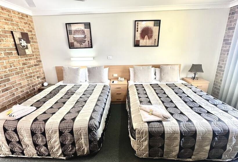 חדר משפחתי, Golden Grain Motor Inn