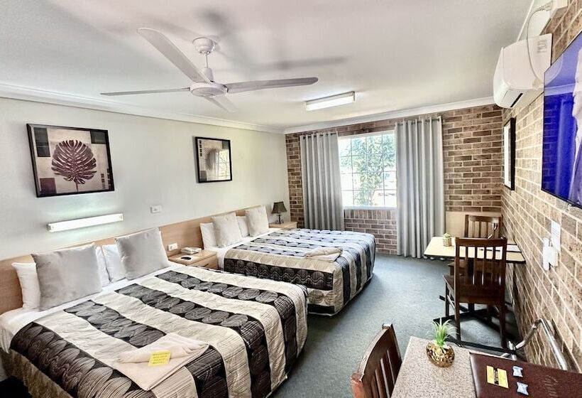 חדר משפחתי, Golden Grain Motor Inn