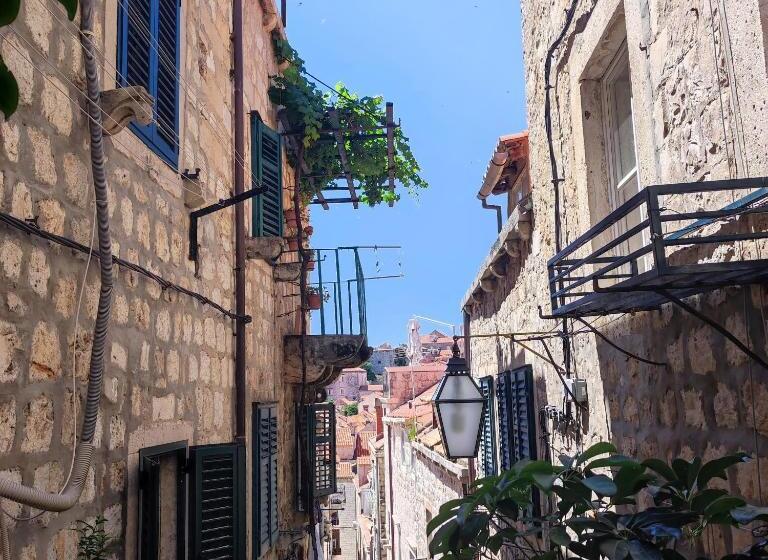 Номер Стандарт, Katarina Old Town