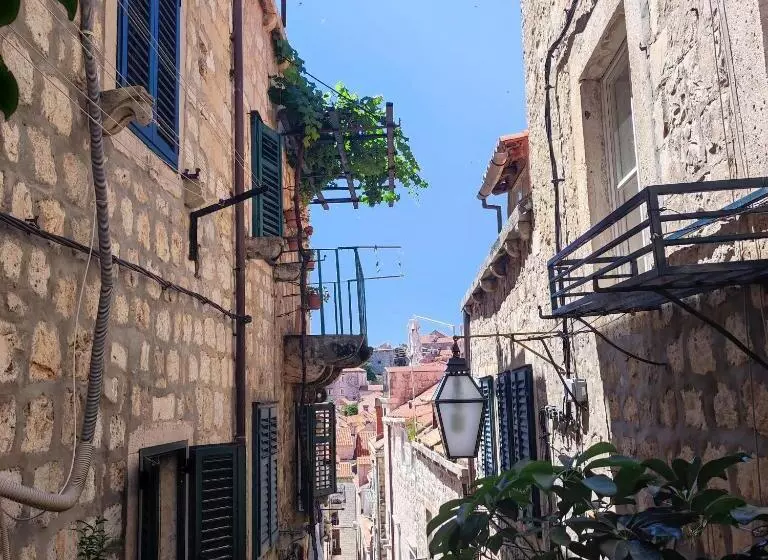 اتاق استاندارد, Katarina Old Town