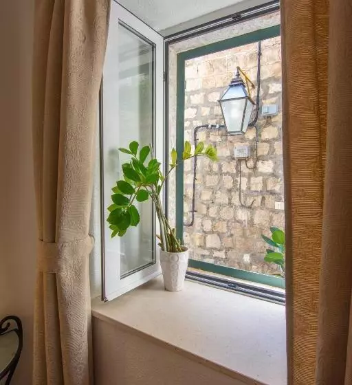 اتاق استاندارد, Katarina Old Town