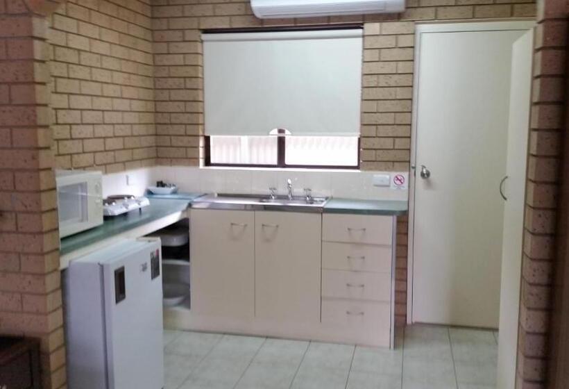 דירת שני חדרים, Sunrise Motel