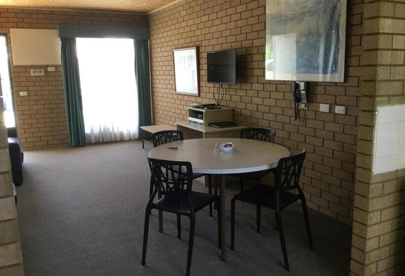 דירת שני חדרים, Sunrise Motel