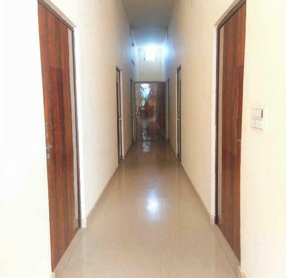 トリプルクラシックルーム, Oyo 81117 Golden