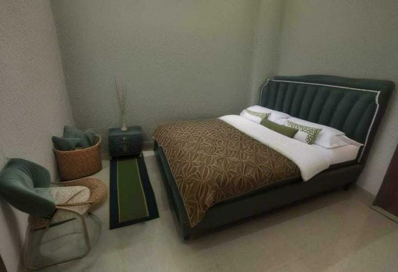 トリプルクラシックルーム, Oyo 81117 Golden