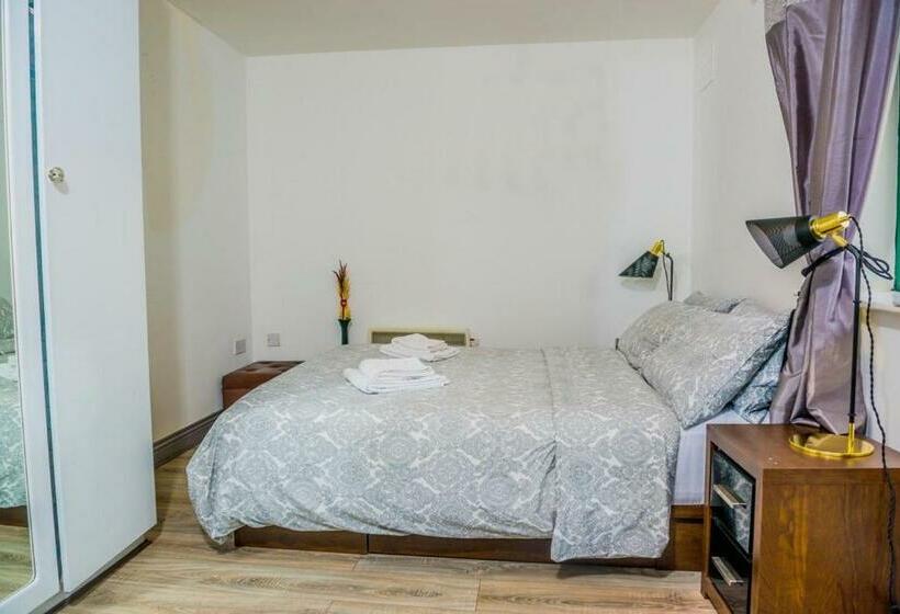 דירת חדר, Liffey Suites