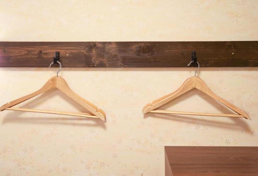 חדר סטנדרט לשלושה, Cogo Ryogoku