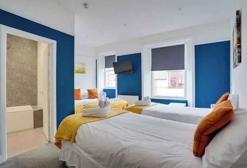 ファミリールーム, Homesly Guest Rooms, Comfortable En Suite Guest Rooms With Free Parking And Self Check In