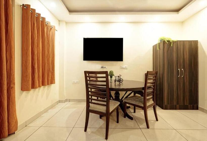 اتاق استاندارد, Royal Marina Near Igi Airport Delhi
