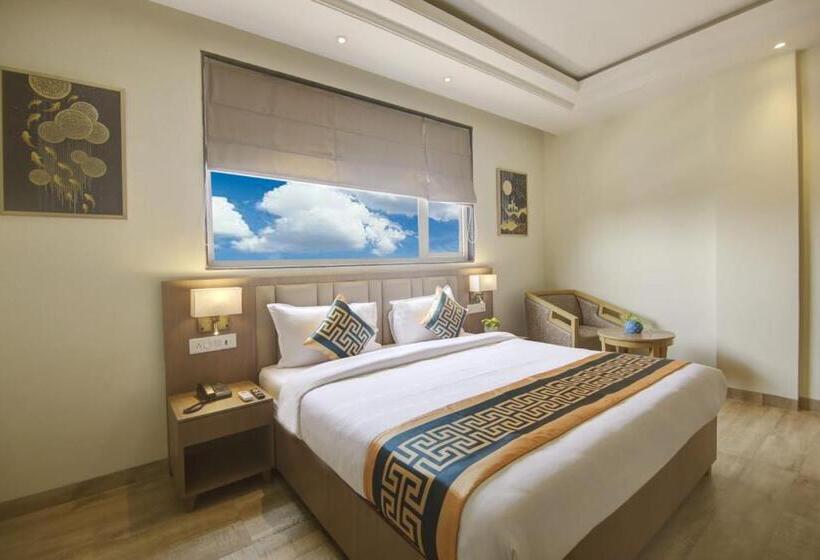 اتاق ساده سه‌ نفره, Royal Marina Near Igi Airport Delhi