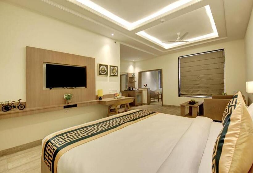 اتاق خانوادگی, Royal Marina Near Igi Airport Delhi