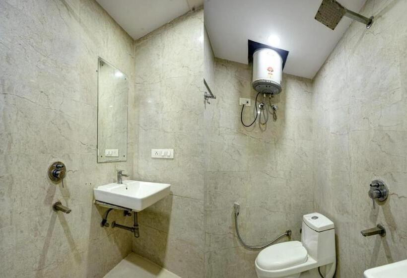 اتاق خانوادگی, Royal Marina Near Igi Airport Delhi