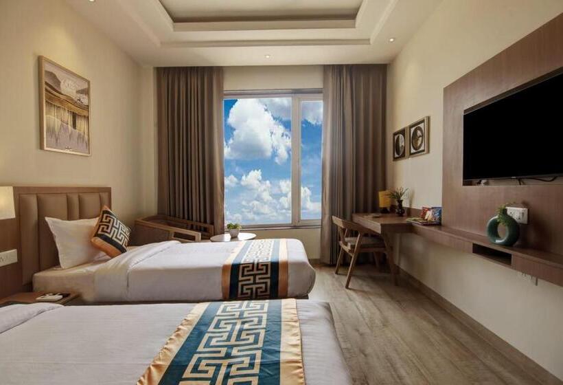 اتاق خانوادگی, Royal Marina Near Igi Airport Delhi