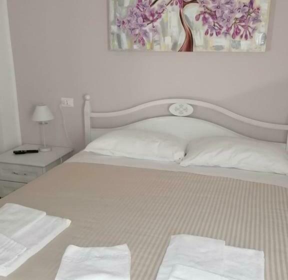 اتاق استاندارد با بالکن, B&b La Fontanella