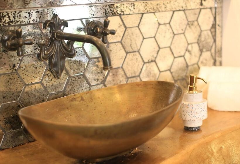 سوییت جونیور, Concepción Hotel Boutique Adults Only