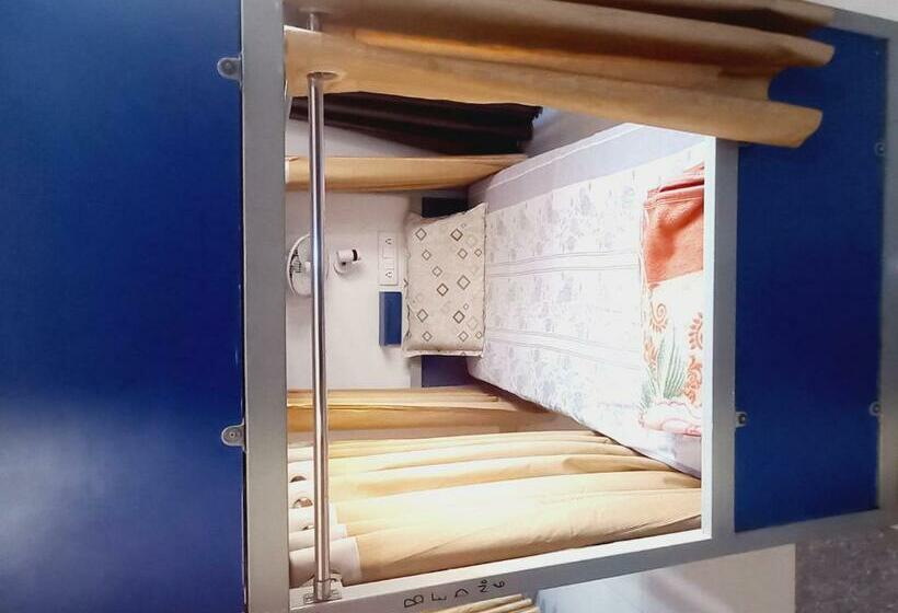 تختخواب در اتاق مشترک, Taj Backpackers Hostel