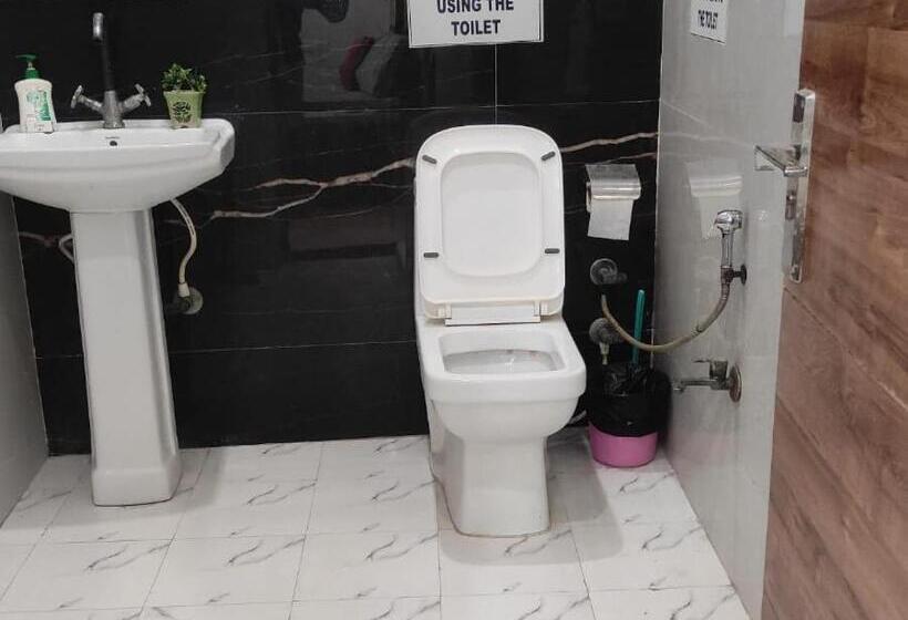 اتاق لوکس با بالکن, Taj Backpackers Hostel