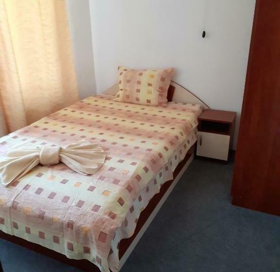 חדר סטנדרט יחיד עם מרפסת, Guest House Kostovi