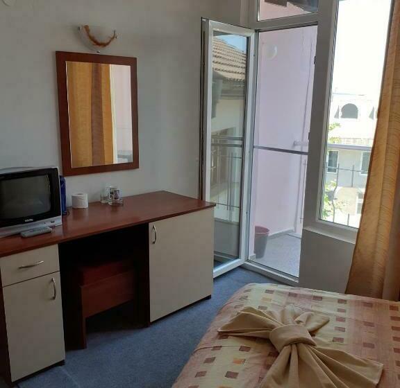 חדר סטנדרט יחיד עם מרפסת, Guest House Kostovi