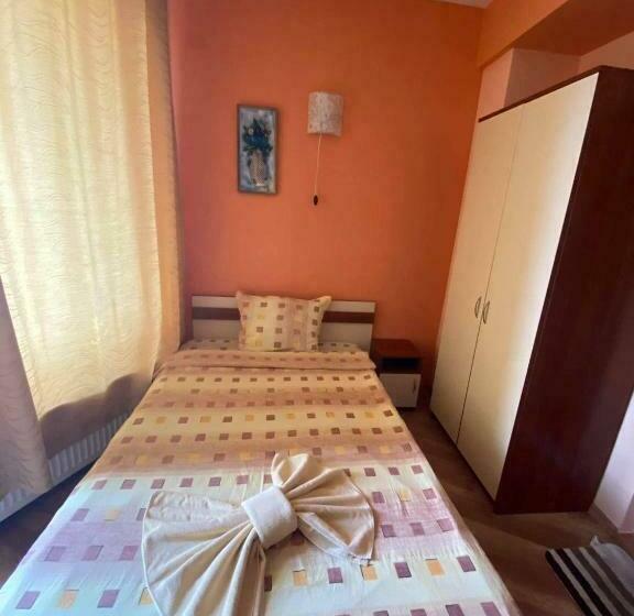 חדר סטנדרט יחיד עם מרפסת, Guest House Kostovi