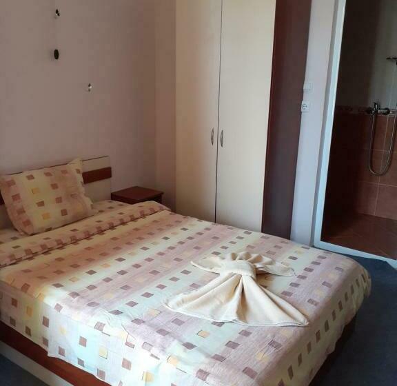 חדר סטנדרט יחיד עם מרפסת, Guest House Kostovi