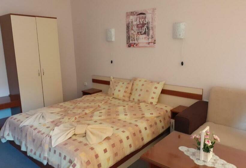 Номер Стандарт с Балконом, Guest House Kostovi