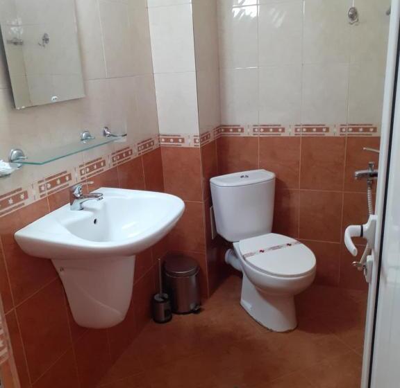 Трехместный Номер Стандарт с Балконом, Guest House Kostovi