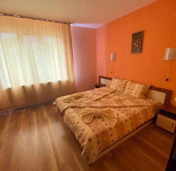 Семейное Студио, Guest House Kostovi