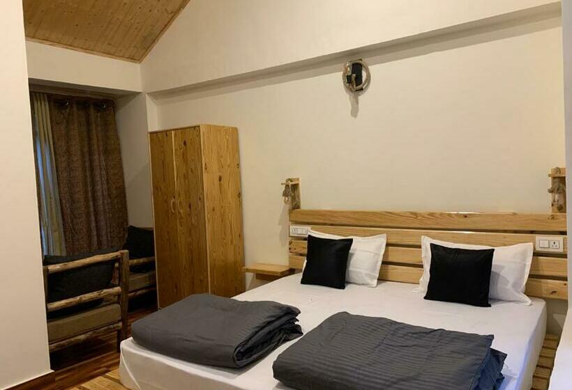 キングサイズベッドのスーペリアルーム, Roamate Hostel, Old Manali