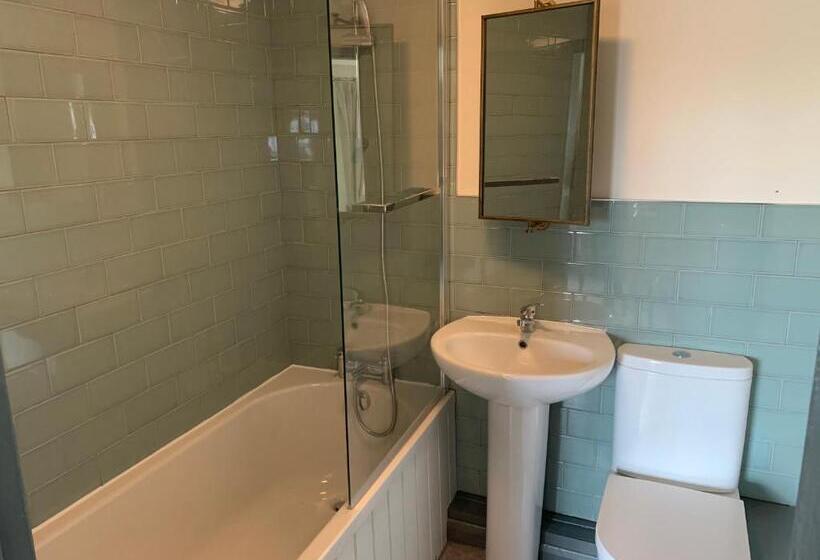 디럭스 룸 킹사이즈 침대, The Forresters Arms Kilburn