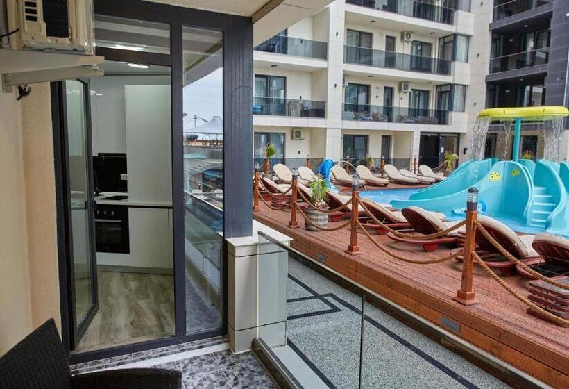 海の見える１ベッドルームアパートメント, Buildings