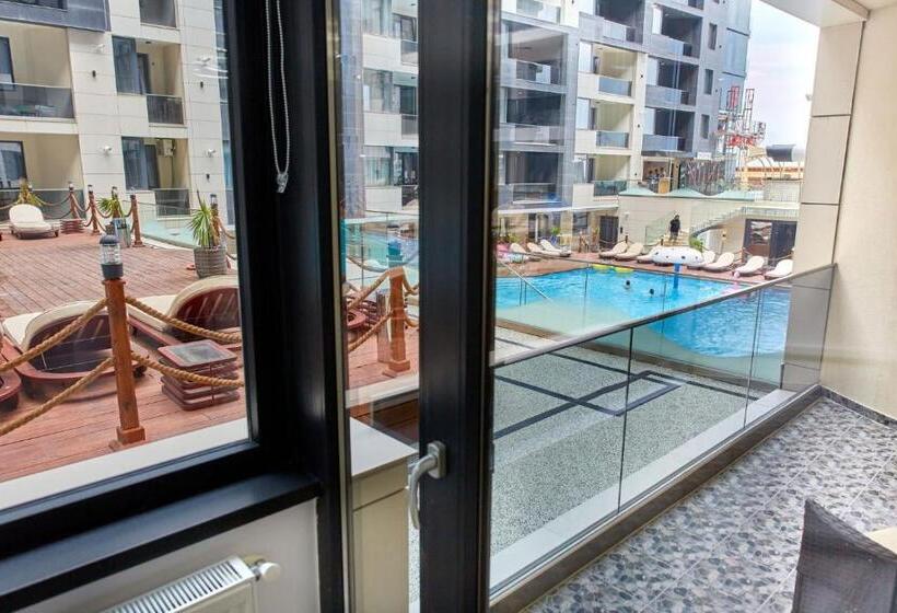 海の見える１ベッドルームアパートメント, Buildings