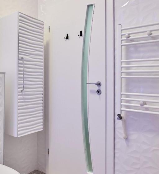 海の見える１ベッドルームアパートメント, Buildings