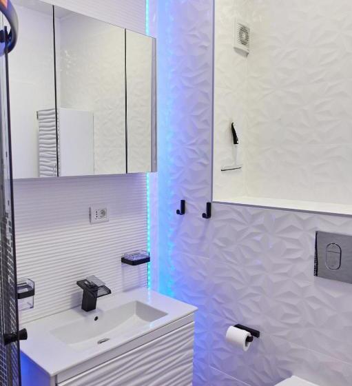 海の見える１ベッドルームアパートメント, Buildings