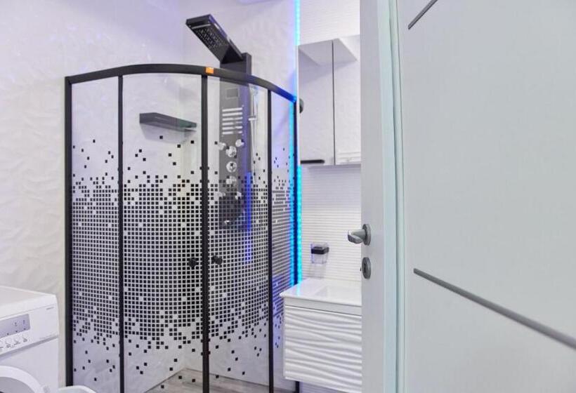 海の見える１ベッドルームアパートメント, Buildings