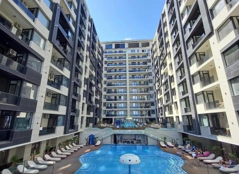 استودیوی استاندارد, Buildings