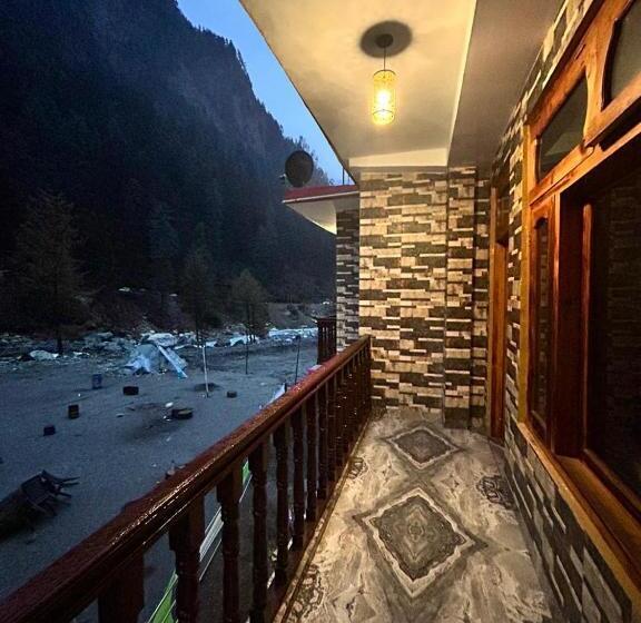 マウンテンビュースタンダードルーム, Flipsyde Retreat