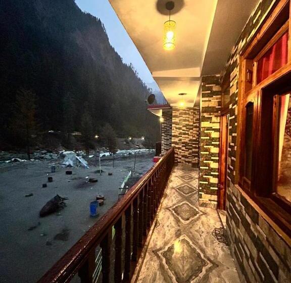 マウンテンビュースタンダードルーム, Flipsyde Retreat