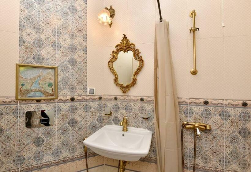 디럭스 룸, Royal