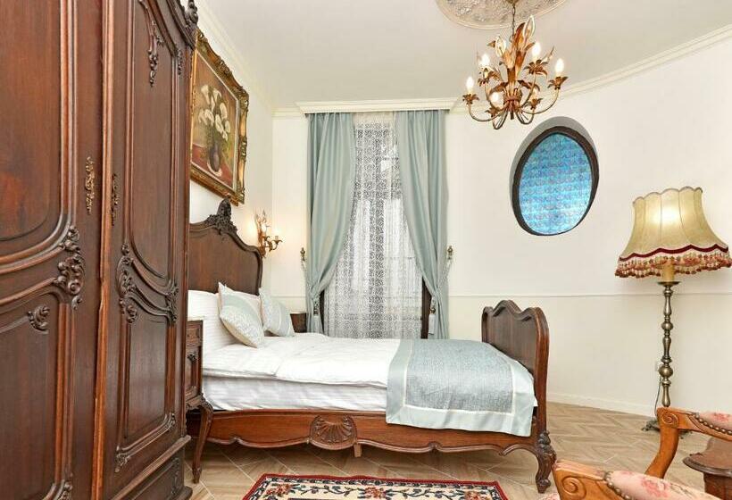 디럭스 룸, Royal