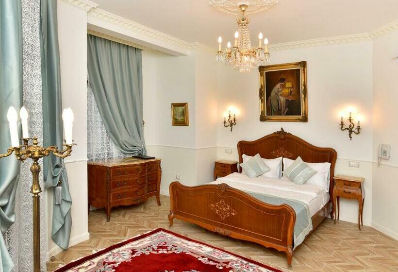 디럭스 룸, Royal