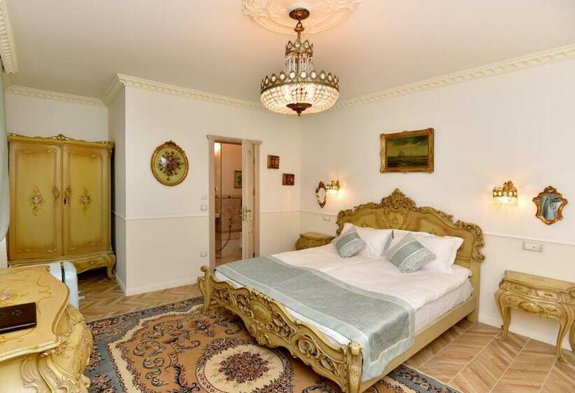 디럭스 룸, Royal