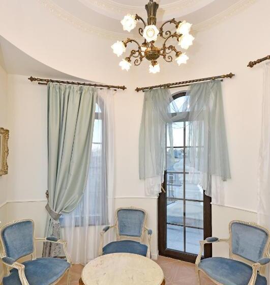 발코니 디럭스 룸, Royal